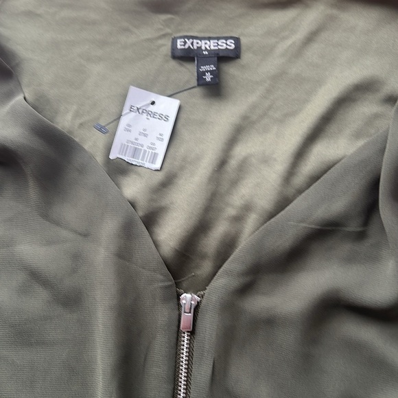 NWT Express khaki green romper. Zippered lined Sz M - Picture 2 of 4